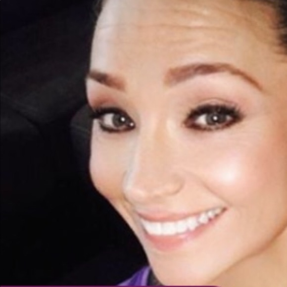 Meet your Posher, Kimberly - Picture 2 of 2